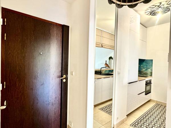 LA BAULE HYPER CENTRE-APPARTEMENT DE 44M2-TERRASSE DE 17M2-APERÇU MER-GARAGE-CAVE-TOUT À PIED