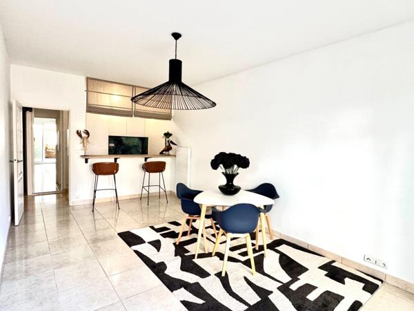 LA BAULE HYPER CENTRE-APPARTEMENT DE 44M2-TERRASSE DE 17M2-APERÇU MER-GARAGE-CAVE-TOUT À PIED