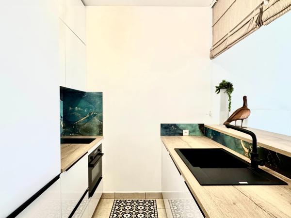 LA BAULE HYPER CENTRE-APPARTEMENT DE 44M2-TERRASSE DE 17M2-APERÇU MER-GARAGE-CAVE-TOUT À PIED