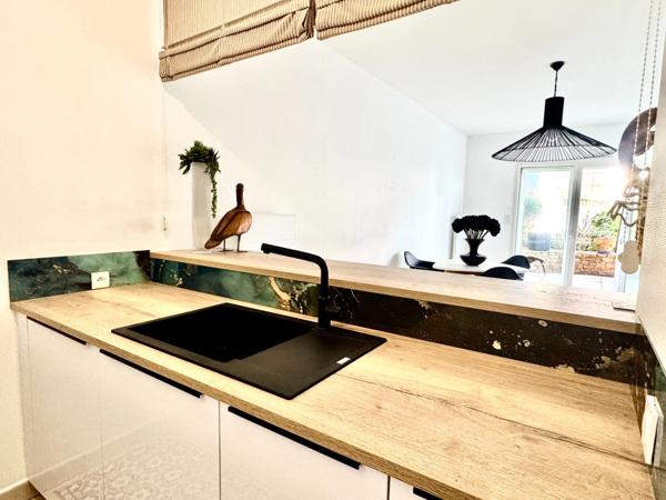 LA BAULE HYPER CENTRE-APPARTEMENT DE 44M2-TERRASSE DE 17M2-APERÇU MER-GARAGE-CAVE-TOUT À PIED