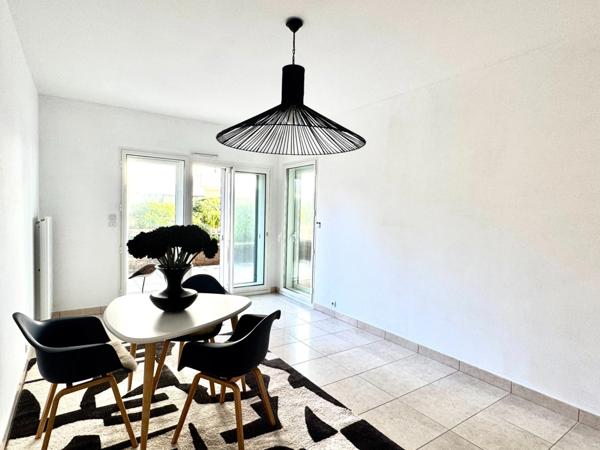 LA BAULE HYPER CENTRE-APPARTEMENT DE 44M2-TERRASSE DE 17M2-APERÇU MER-GARAGE-CAVE-TOUT À PIED