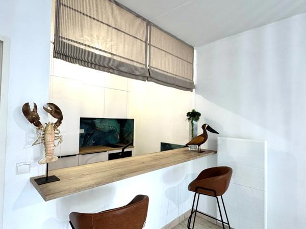 LA BAULE HYPER CENTRE-APPARTEMENT DE 44M2-TERRASSE DE 17M2-APERÇU MER-GARAGE-CAVE-TOUT À PIED