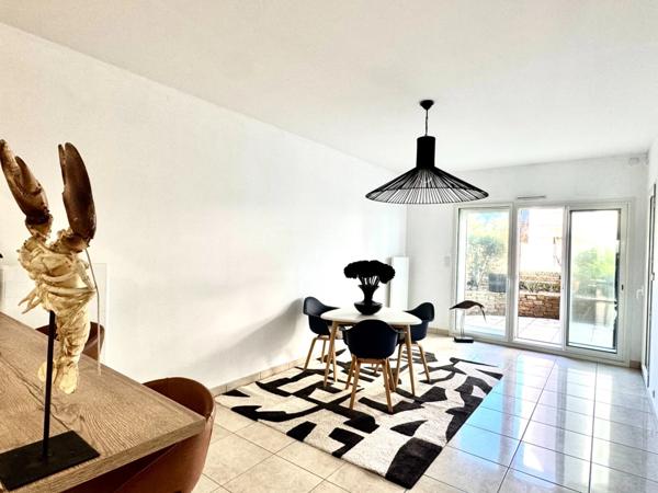 LA BAULE HYPER CENTRE-APPARTEMENT DE 44M2-TERRASSE DE 17M2-APERÇU MER-GARAGE-CAVE-TOUT À PIED