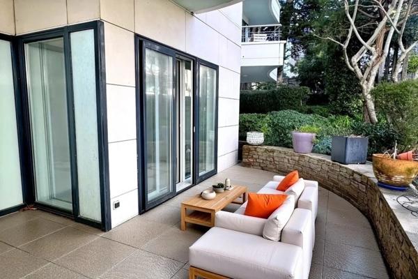 LA BAULE HYPER CENTRE-APPARTEMENT DE 44M2-TERRASSE DE 17M2-APERÇU MER-GARAGE-CAVE-TOUT À PIED