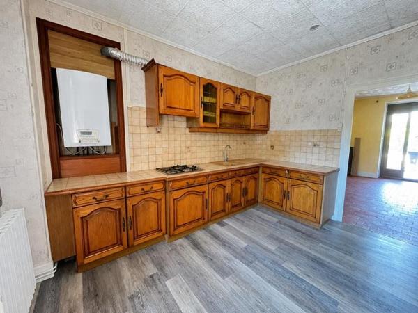 Maison à louer 875 € CC Mehun-sur-Yèvre 5 p 113 m² DPE D