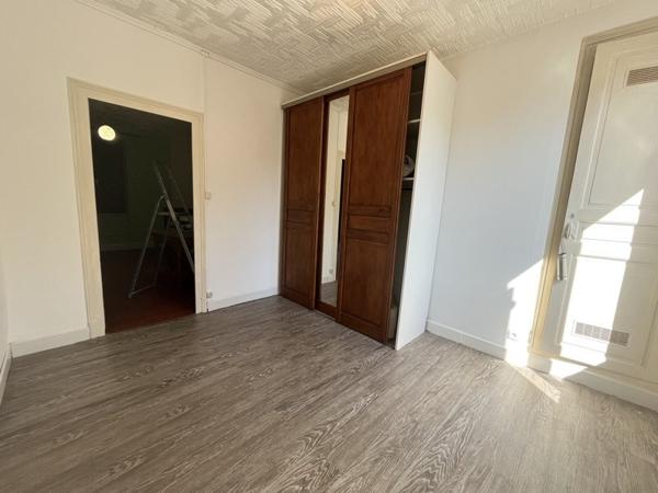 Maison à louer 875 € CC Mehun-sur-Yèvre 5 p 113 m² DPE D