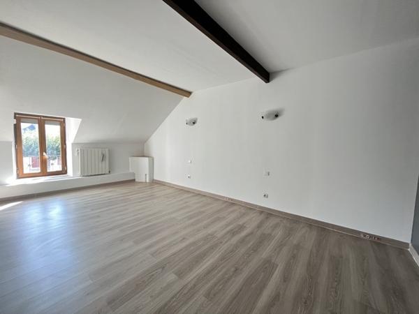 Maison à louer 875 € CC Mehun-sur-Yèvre 5 p 113 m² DPE D