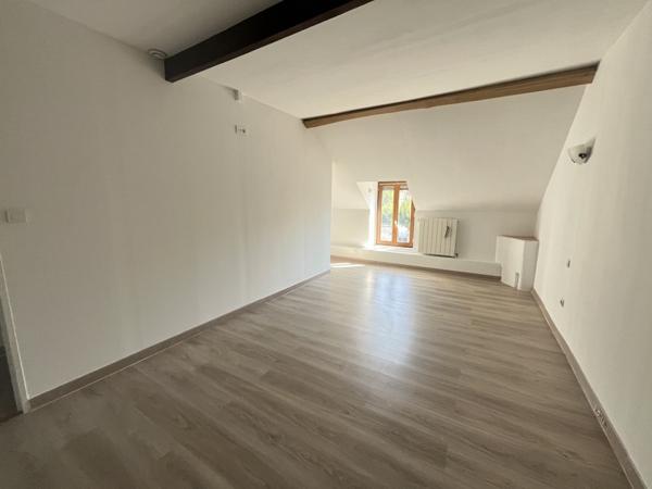 Maison à louer 875 € CC Mehun-sur-Yèvre 5 p 113 m² DPE D