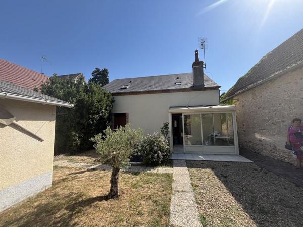 Maison à louer 875 € CC Mehun-sur-Yèvre 5 p 113 m² DPE D