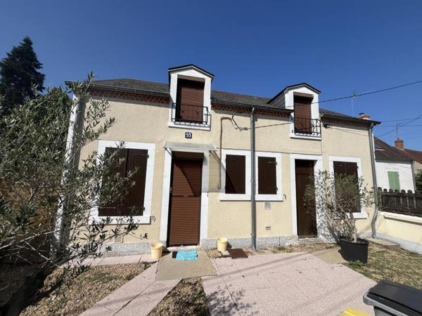 Maison à louer 875 € CC Mehun-sur-Yèvre 5 p 113 m² DPE D