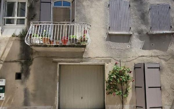 Immeuble à vendre    4 pièces •  Pont-Saint-Esprit