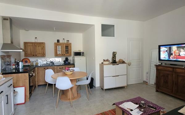 Immeuble à vendre    4 pièces •  Pont-Saint-Esprit