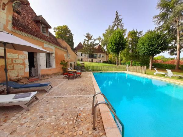 Une maison de maître unique avec maison d’amis, piscine et dépendances