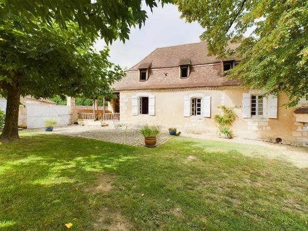 Une maison de maître unique avec maison d’amis, piscine et dépendances