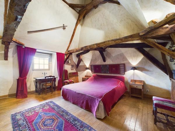 Une maison de maître unique avec maison d’amis, piscine et dépendances