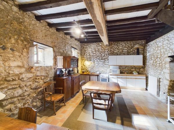 Une maison de maître unique avec maison d’amis, piscine et dépendances