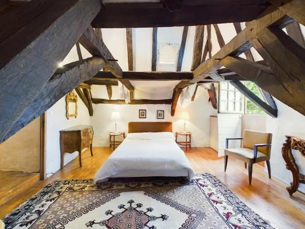 Une maison de maître unique avec maison d’amis, piscine et dépendances