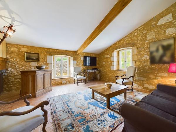 Une maison de maître unique avec maison d’amis, piscine et dépendances