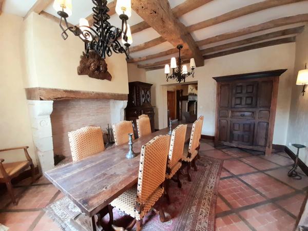 Une maison de maître unique avec maison d’amis, piscine et dépendances