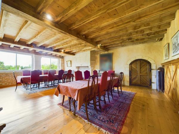 Une maison de maître unique avec maison d’amis, piscine et dépendances