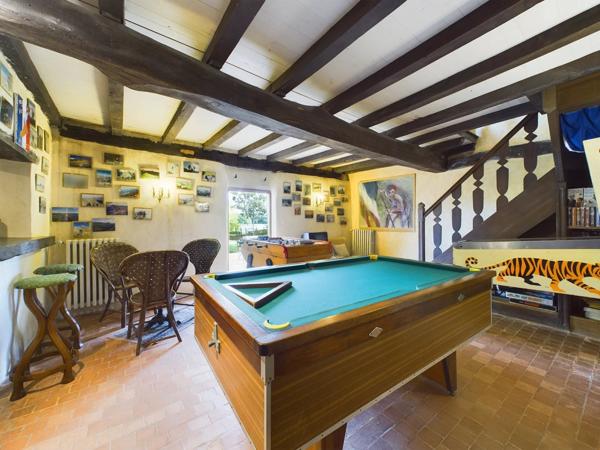 Une maison de maître unique avec maison d’amis, piscine et dépendances