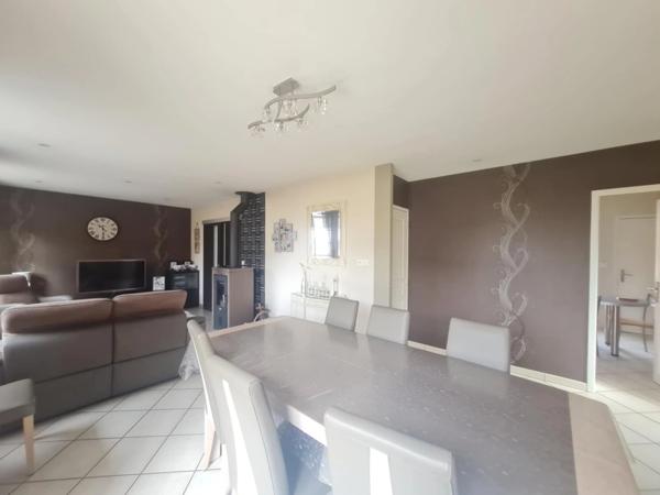 Charmant plain-pied de 90 m² à Saint-Jean-sur-Mayenne