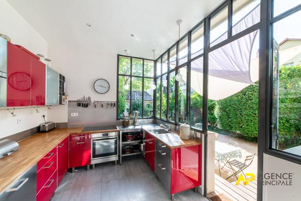 Maison d'exception des années 30 à La Garenne-Colombes, havre de paix ensoleillé 1 145 000 € **  - Référence  13413