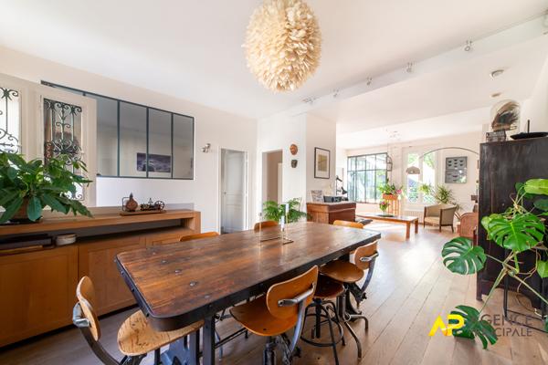 Maison d'exception des années 30 à La Garenne-Colombes, havre de paix ensoleillé 1 145 000 € **  - Référence  13413
