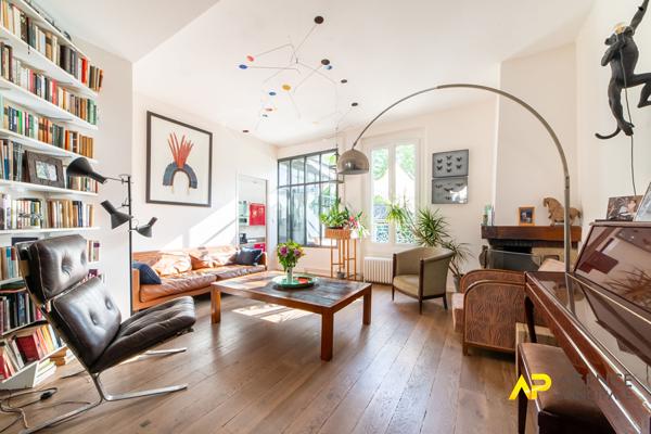 Maison d'exception des années 30 à La Garenne-Colombes, havre de paix ensoleillé 1 145 000 € **  - Référence  13413