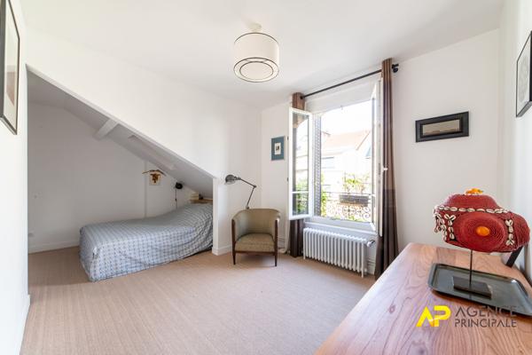 Maison d'exception des années 30 à La Garenne-Colombes, havre de paix ensoleillé 1 145 000 € **  - Référence  13413