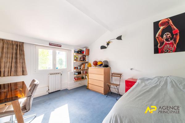 Maison d'exception des années 30 à La Garenne-Colombes, havre de paix ensoleillé 1 145 000 € **  - Référence  13413