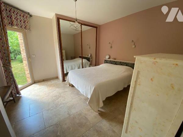 Commune de LEVES, agglo recherchée, 
Magnifique maison récente sur sous-sol total comprenant :...