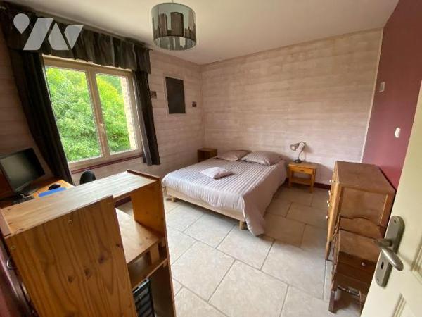 Commune de LEVES, agglo recherchée, 
Magnifique maison récente sur sous-sol total comprenant :...