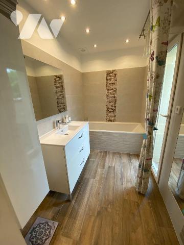 Commune de LEVES, agglo recherchée, 
Magnifique maison récente sur sous-sol total comprenant :...