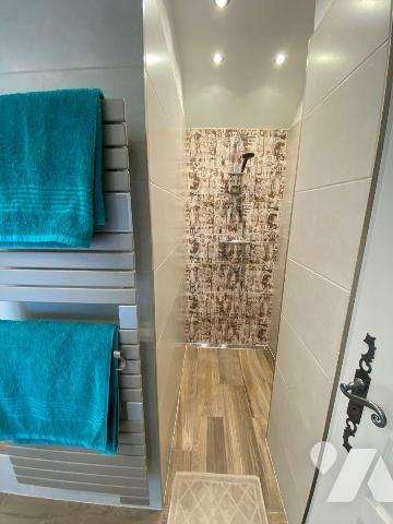 Commune de LEVES, agglo recherchée, 
Magnifique maison récente sur sous-sol total comprenant :...