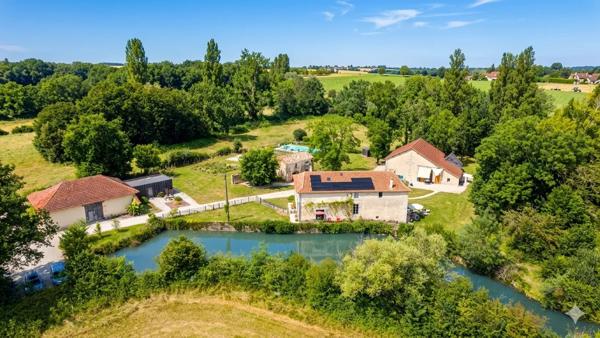 Charmante propriété avec plusieurs habitations dans le Périgord-Vert