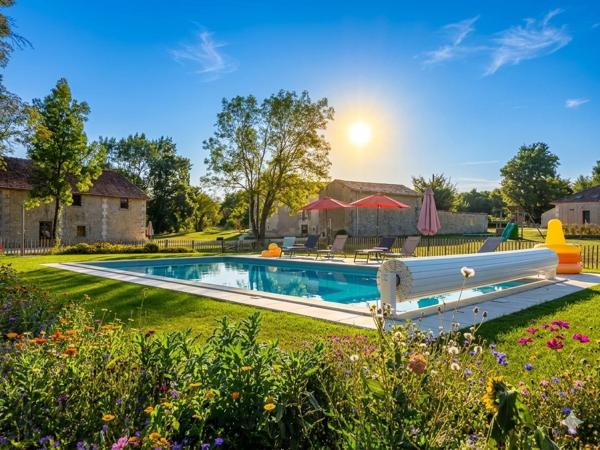 Charmante propriété avec plusieurs habitations dans le Périgord-Vert