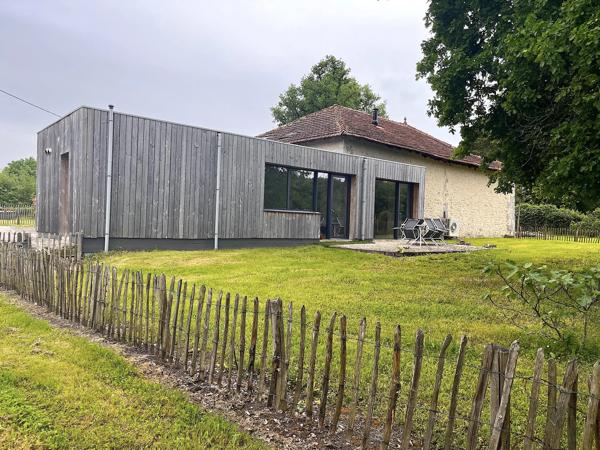 Charmante propriété avec plusieurs habitations dans le Périgord-Vert