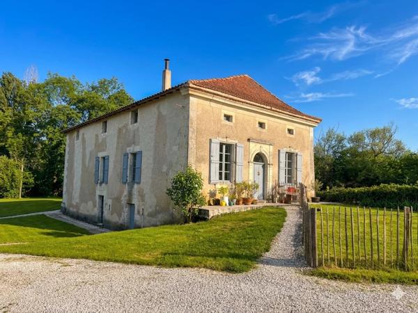 Charmante propriété avec plusieurs habitations dans le Périgord-Vert