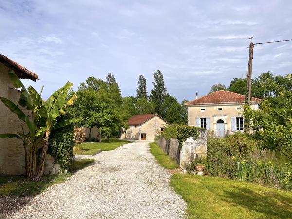 Charmante propriété avec plusieurs habitations dans le Périgord-Vert