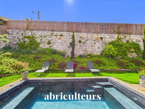 Belle maison de 2024 DPE A 120m2 3 chambres Jardin et piscine en centre-ville de Saint-Laurent-du-Var