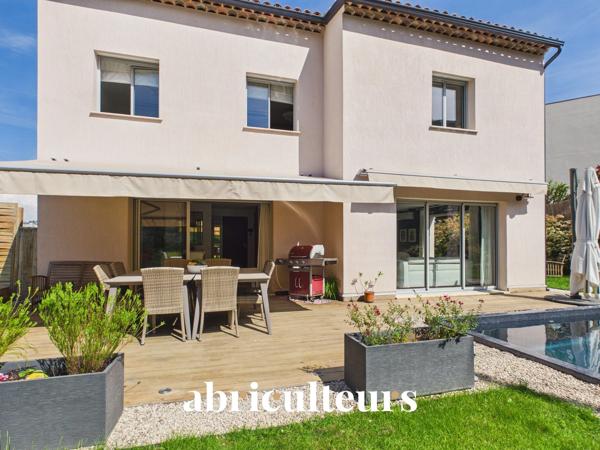 Belle maison de 2024 DPE A 120m2 3 chambres Jardin et piscine en centre-ville de Saint-Laurent-du-Var