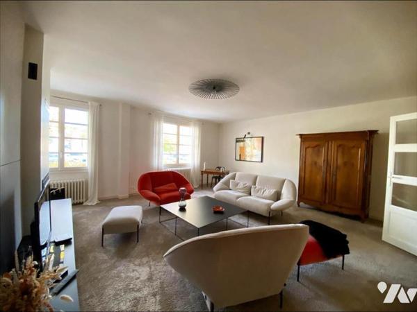 A VENDRE - MAISON DE CARACTERE - CENTRE VILLE - LAVA