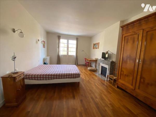 A VENDRE - MAISON DE CARACTERE - CENTRE VILLE - LAVA