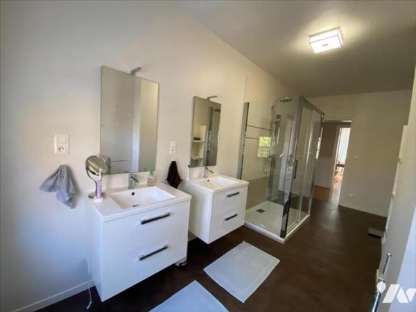 A VENDRE - MAISON DE CARACTERE - CENTRE VILLE - LAVA