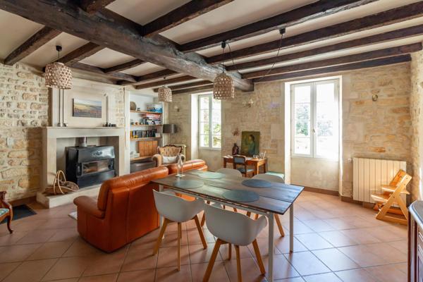 Maison Idéale pour la Famille avec Maison d'Amis, Jardins et Piscine Chauffée