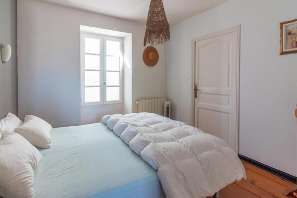 Maison Idéale pour la Famille avec Maison d'Amis, Jardins et Piscine Chauffée