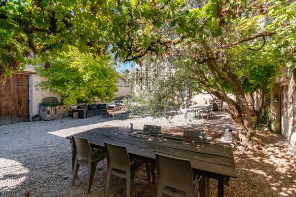 Maison Idéale pour la Famille avec Maison d'Amis, Jardins et Piscine Chauffée