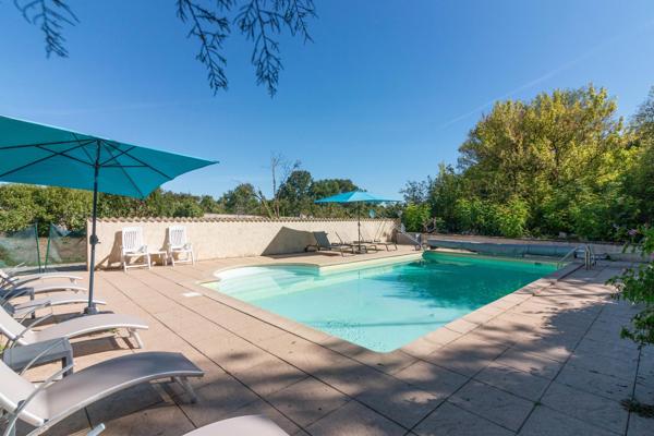 Maison Idéale pour la Famille avec Maison d'Amis, Jardins et Piscine Chauffée
