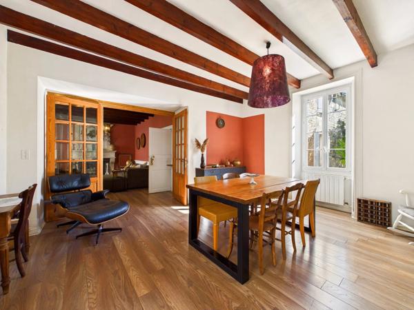 Maison Idéale pour la Famille avec Maison d'Amis, Jardins et Piscine Chauffée